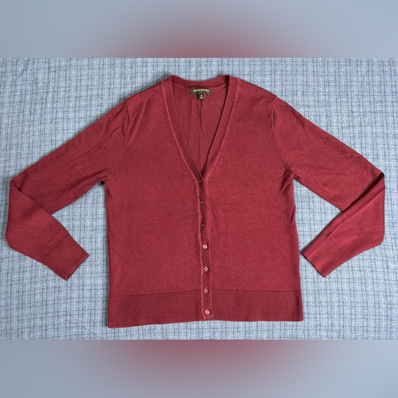 3/$20 Women's Burgundy V-Neck Cardigan Sweater Medium - Picture 4 of 11